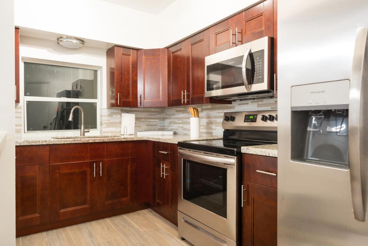 New Star Suite Two North Miami Beach Bagian luar foto